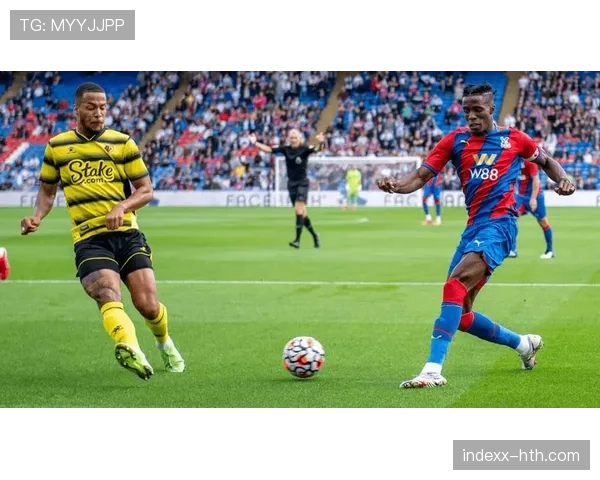 戴维斯无球跑动亮眼，状态回暖助球队创造关键得分机会