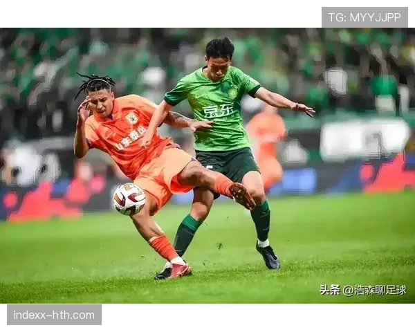 山东泰山控球率仍占优,但压制力下滑问题已逐步反映在比赛走势中 山东泰山控球率仍占优,但压制力下滑问题已逐步反映在比赛走势中